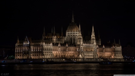 historical_building_of_budapest-wallpaper-1366x768